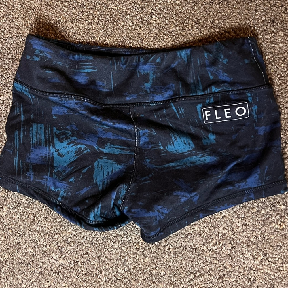 Fleo shorts. Worn once. Size medium